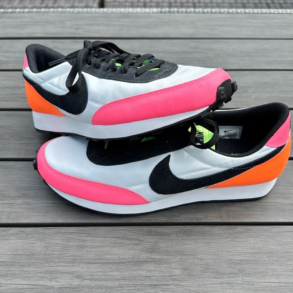 Women’s Nike Daybreak size 12. Like new. Never worn. Smoke free home.